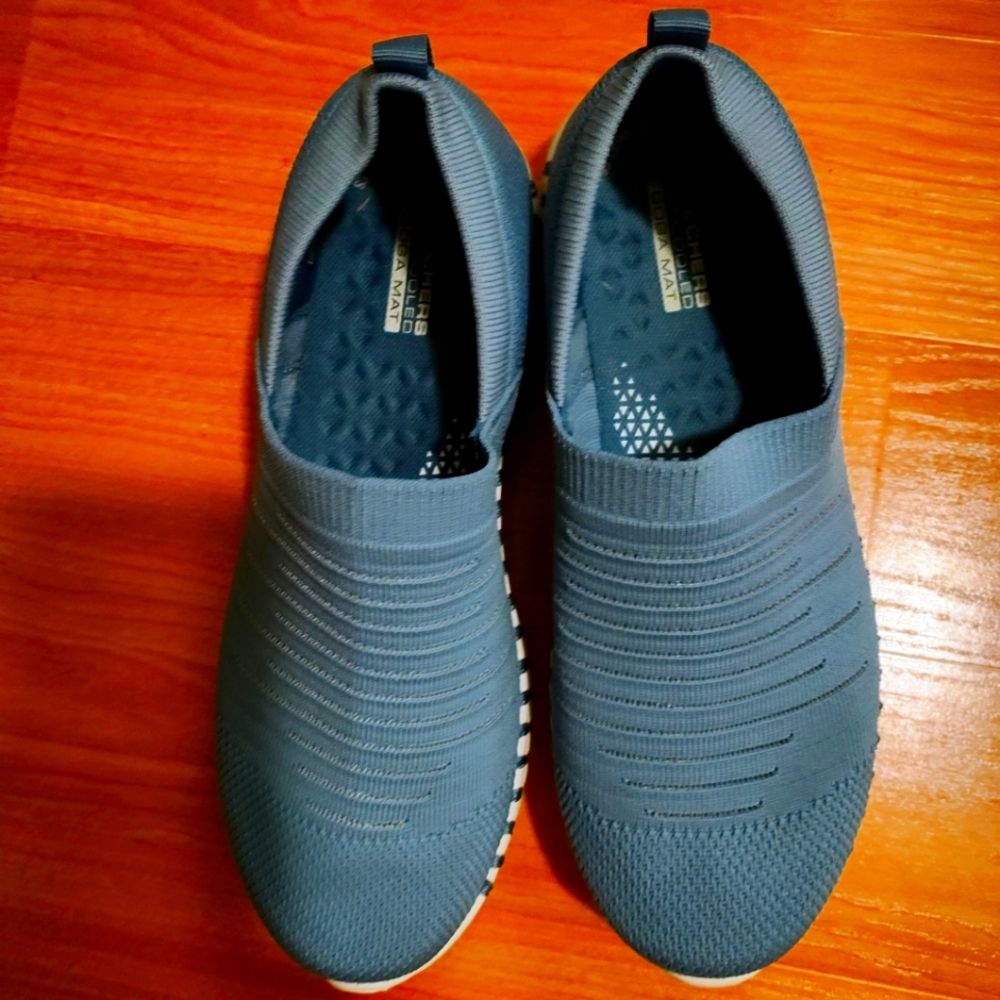 Size 7 Blue Skechers Go Walk Air Cooled Goga Mat